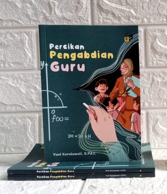 “Percikan Pengabdian Guru”, Buku Karya  Yuni Kurniawati Kisahkan Perjuangan Guru