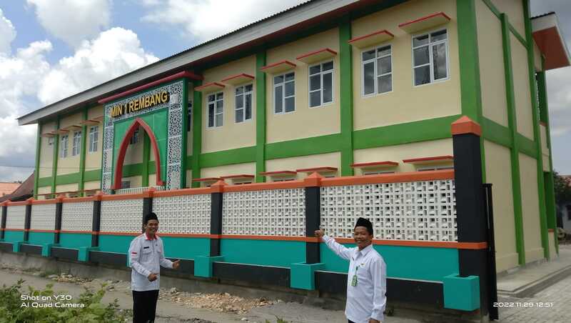 Kakankemenag Tinjau Pembangunan Gedung SBSN MIN 1 Rembang dan MTsN 5 Rembang