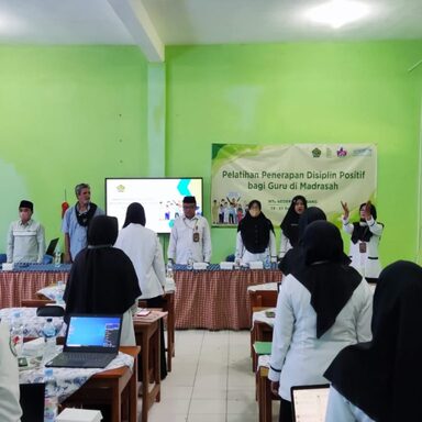 MTsN 1 Rembang Gelar IHT Disiplin Positif