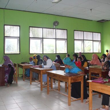 Wali Antusias Ambil LHB Siswa MTsN 4 Rembang