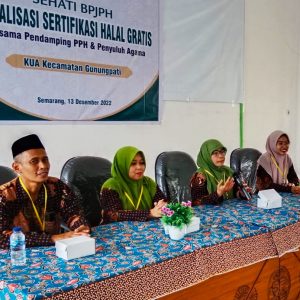 Sosialisasi Sertifikasi Halal : Sapto Widodo, Thoharotun Nisa, Zuhriyatus sati’ah dan , Sarah Nur Aida, dari kiri ke kanan