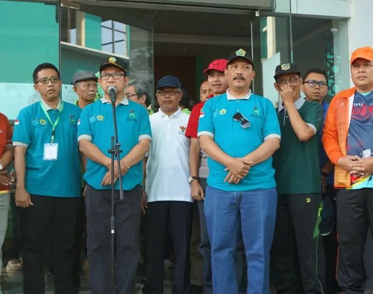 Bupati Lepas 10 Ribu Peserta Jalan Sehat Kerukunan HAB Ke 77 Kemenag Banyumas