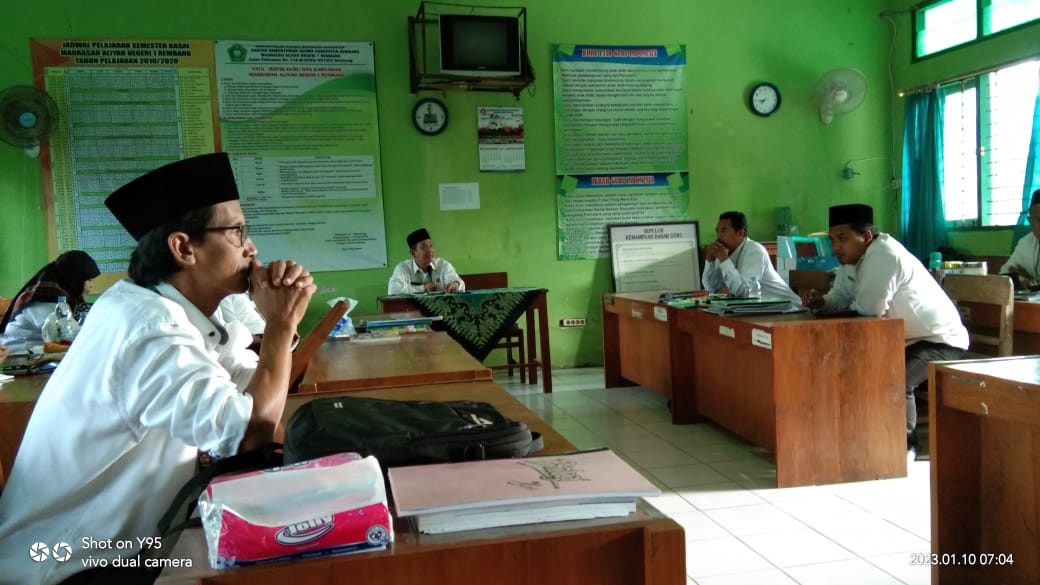 Sosialisasikan Penulis Modul  AKMI, Kepala MAN 1 Rembang Berikan Motivasi