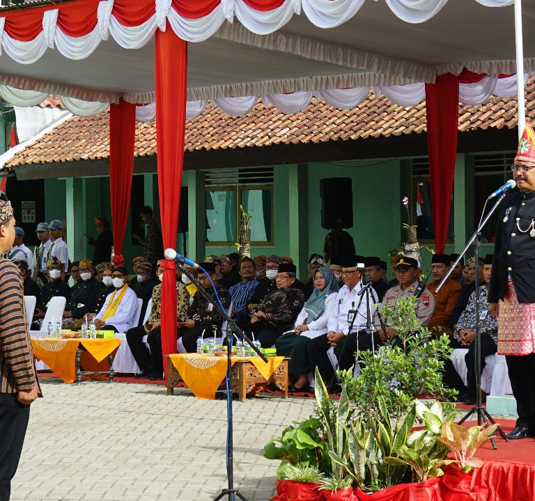 Kemenag Banyumas Gelar Upacara HAB Ke 77 Dengan Berpakaian Adat Nasional