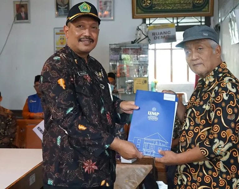 Produk Nopia Banyumas Terima Sertifikat Produk Halal.