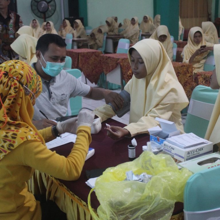 Gandeng Puskesmas Kebumen 1, MAN 2 Kebumen Lakukan Pengecekan Kadar Hemoglobin Peserta Didik Putri