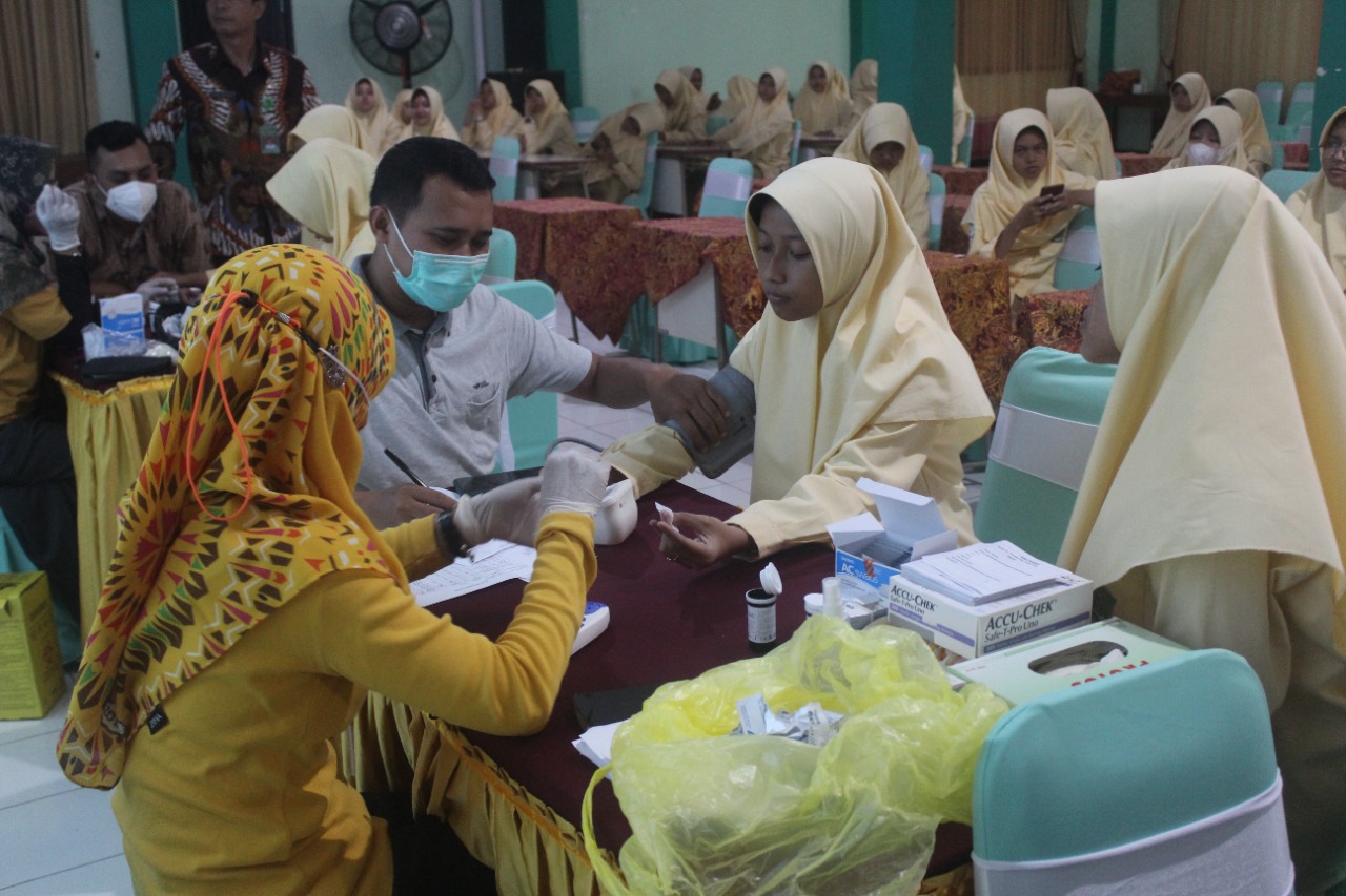 Gandeng Puskesmas Kebumen 1, MAN 2 Kebumen Lakukan Pengecekan Kadar Hemoglobin Peserta Didik Putri