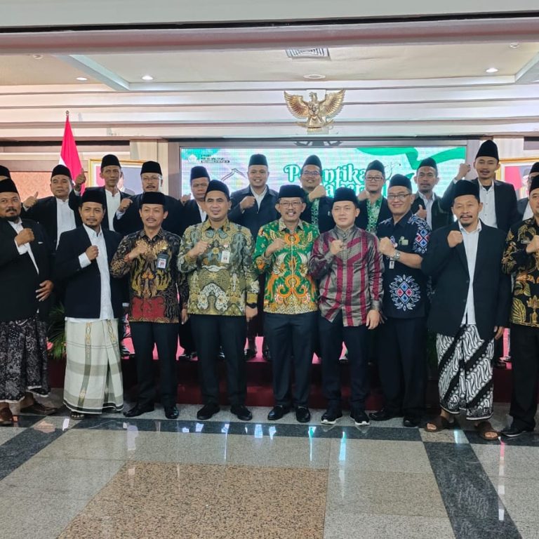 Bersama Wagub Jawa Tengah, Kakanwil Kemenag Prov Jateng Hadiri Pelantikan DPW FKDT Jateng