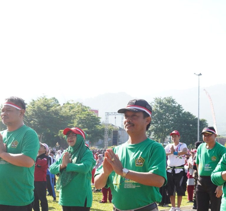 Bersama Kakanwil Kemenag Prov. Jateng, PJ. Bupati Banjarnegara Buka Kegiatan Senam Sehat dalam Rangka HAB Kemenag RI ke-77