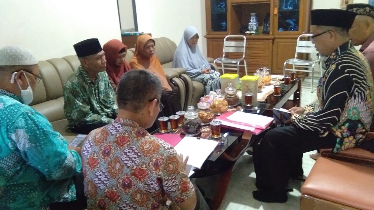 Jalankan Fungsi PPAIW, Kepala KUA Talun Pimpin Ikrar Wakaf