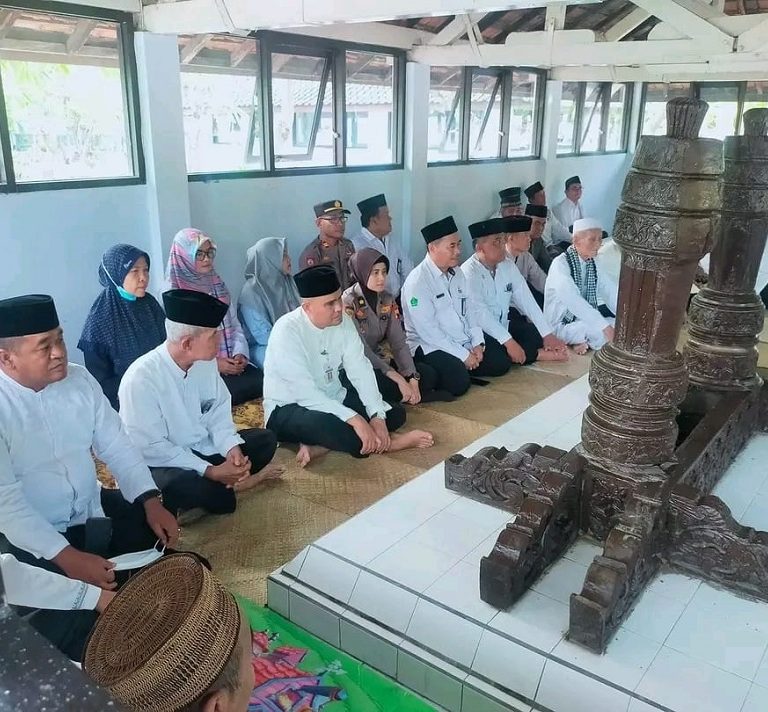 Peringati Hari Jadi ke-345, Kepala Kemenag Ziarah Mantan Bupati Brebes