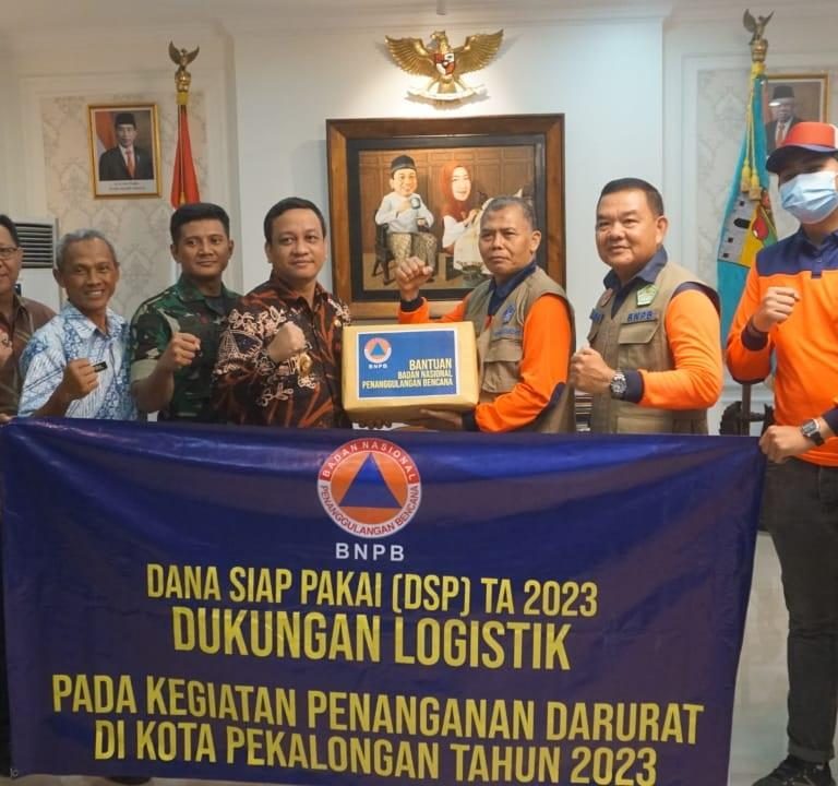 Terdampak Banjir, Kota Pekalongan Terima Bantuan Tunai dan Logistik Penanganan Darurat Banjir BNPB
