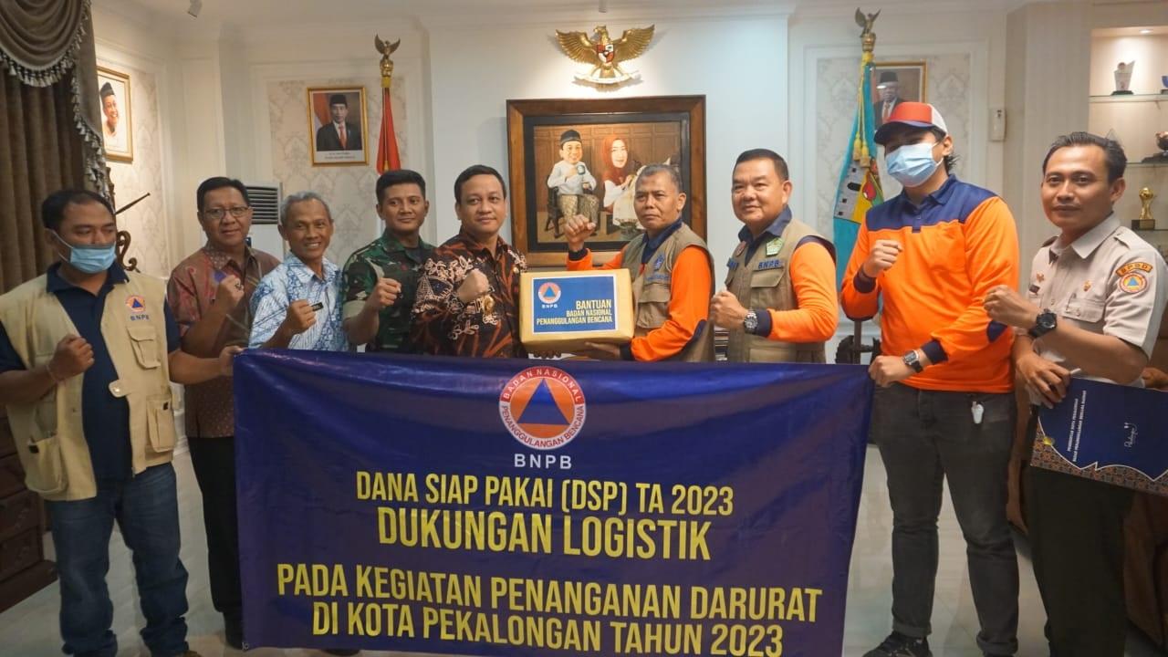 Terdampak Banjir, Kota Pekalongan Terima Bantuan Tunai dan Logistik Penanganan Darurat Banjir BNPB