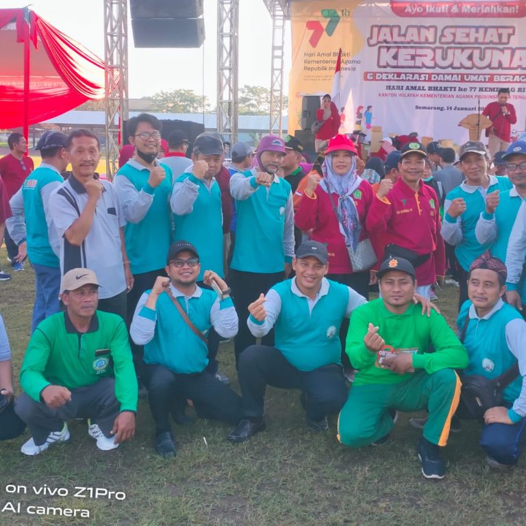 Jajaran Kemenag Rembang Turut Meriahkan Jalan Sehat Kerukunan di Semarang