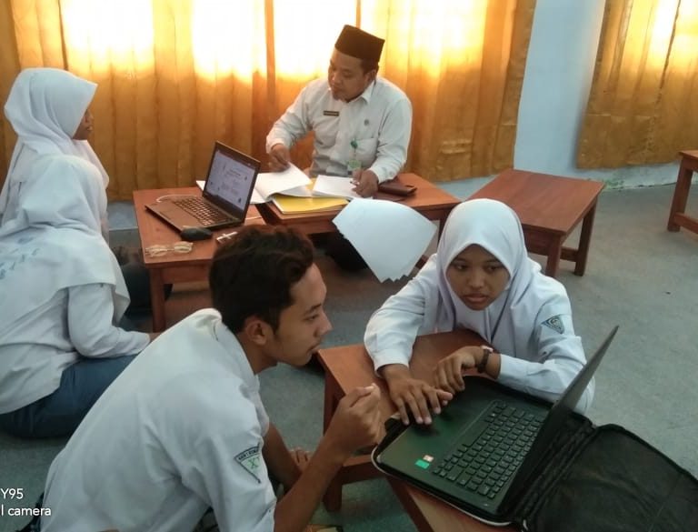 2 Siswa MAN 1 Rembang Ikuti Lomba KTI