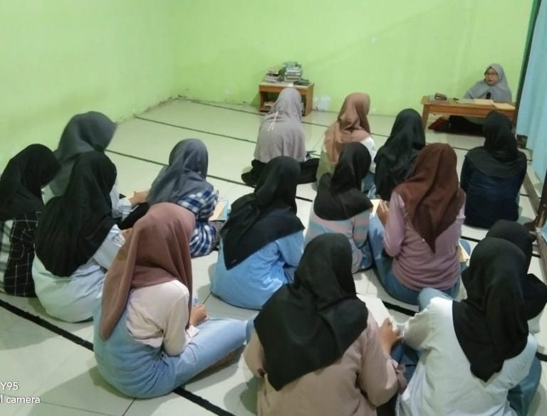 Santri Asrama MAN 1 Rembang Dalami Kitab Irsyadul ‘Ibad