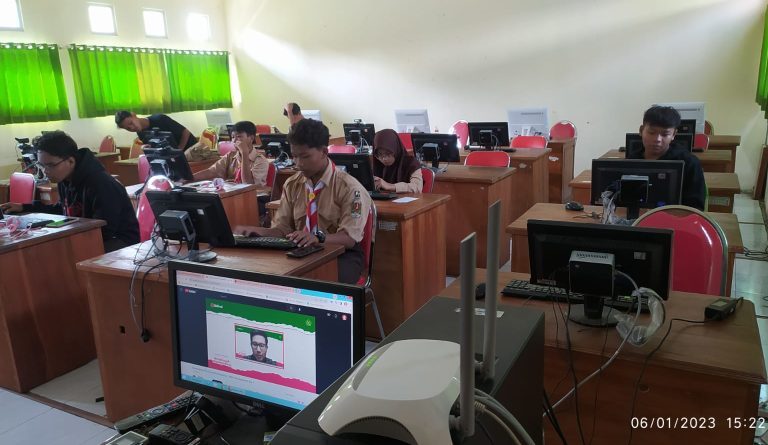 Tingkatkan Kompetensi, MAN 2 Rembang Ikuti Pembelajaran Coding