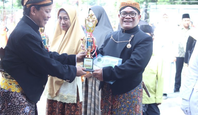 MAN 2 Rembang Raih 3 Penghargaan dalam Peringatan HAB