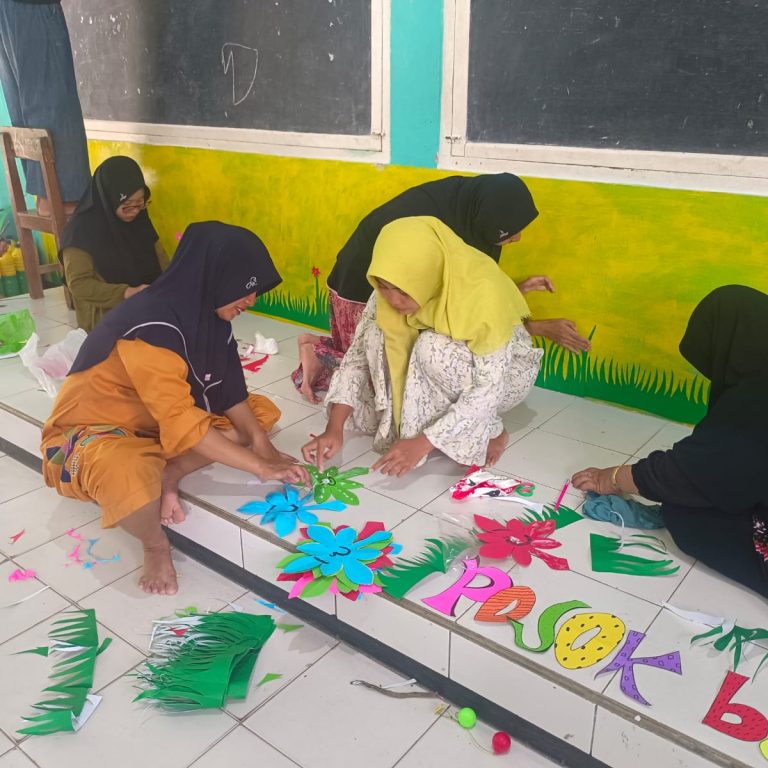 MIN 1 Rembang Libatkan Wali Siswa Dekorasi Kelas