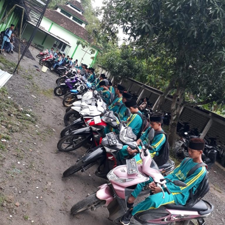 MTsN 2 Rembang Bina Siswa Tertib Berkendara