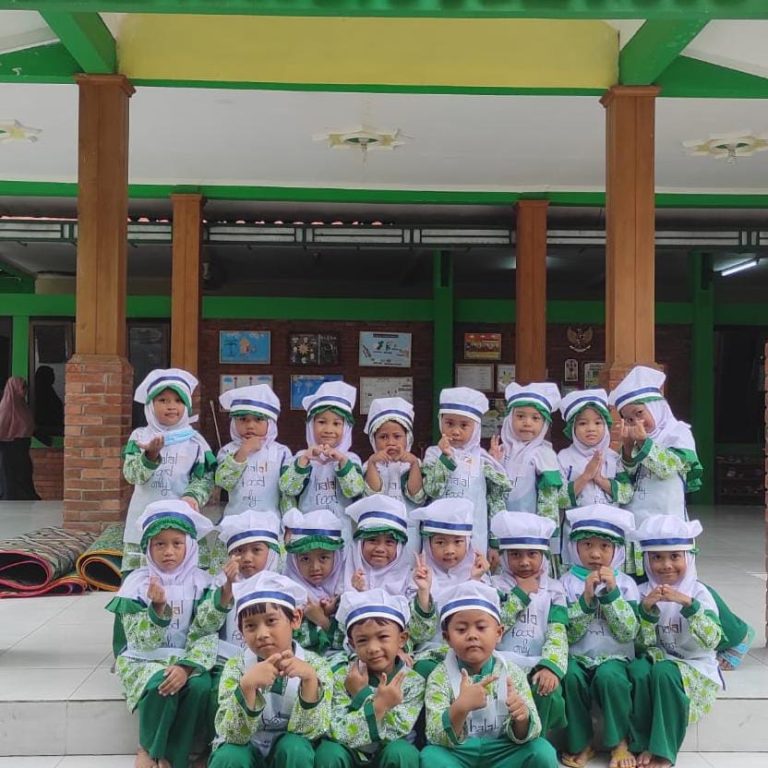 Cooking Class Aneka Olahan Pisang Raja, Sebagai Project Hasil Karya Kearifan Lokal Siswa RA Palma