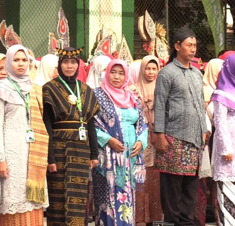 Ribuan Peserta Ikuti Upacara HAB dengan Pakaian Adat