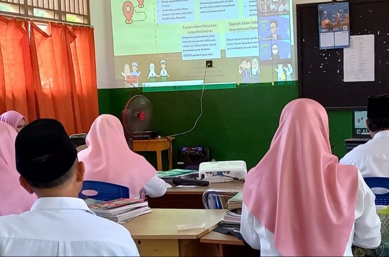641.635 Guru Madrasah Ikuti Bimtek Implementasi Kurikulum Merdeka dalam 13 Hari