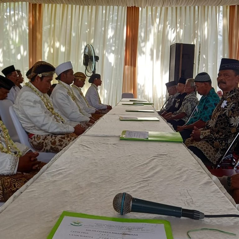 Enam pasang Catin Ikuti  Nikah Massal