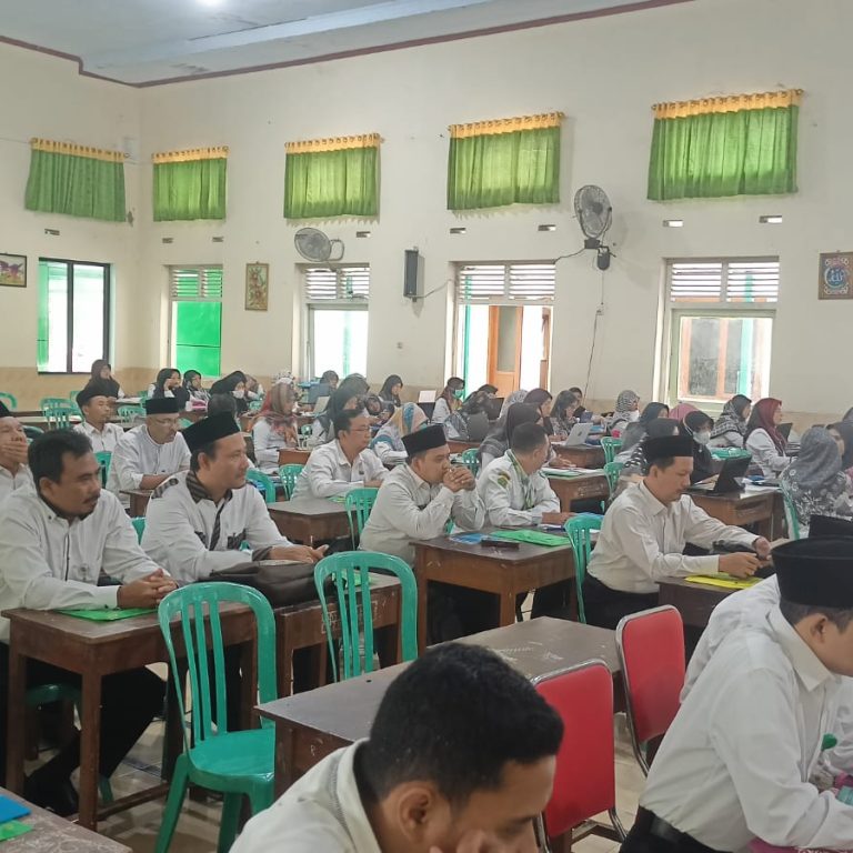 Hari Kedua Workshop IKM di MAN 2 Rembang Peserta Masih Antusias