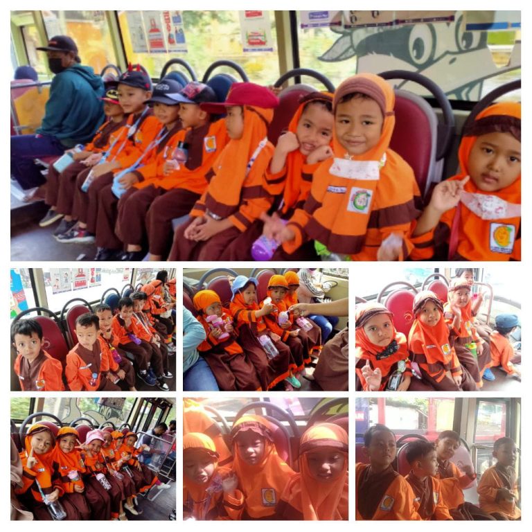 Siswa RA Palma Jalan-Jalan Naik Bus Transjateng sambil belajar di Terminal Tirtonadi Solo