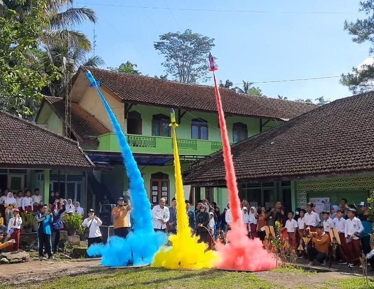 MTs Negeri 3 Magelang Gelar Perdana Lomba Roket Air Jenjang SD/MI Wilayah Windusari