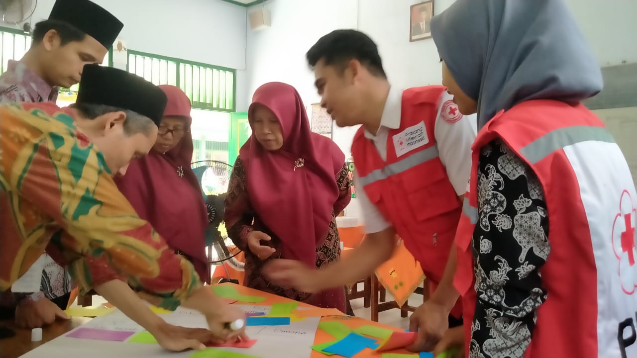 Bersama PMI Kebumen MIN 3 Kebumen Susun SOP Kesiapsiagaan Bencana