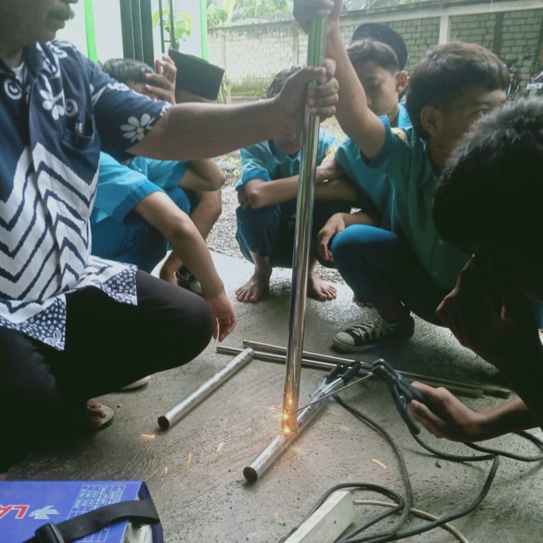 MTs Negeri 2 Rembang Bekali Ketrampilan Teknik Las