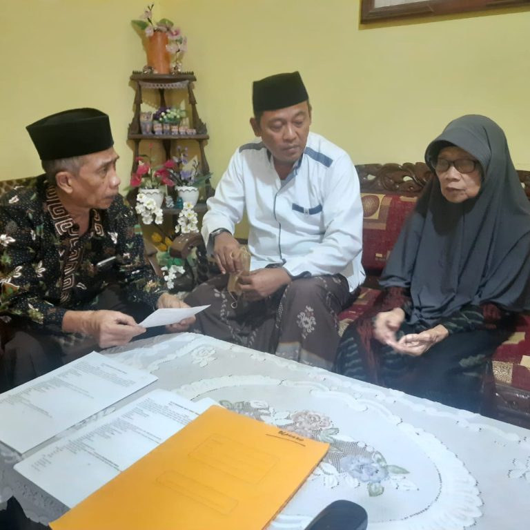 Kakankemenag Kebumen Didaulat Menjadi Saksi Ikrar Wakaf Di Purwokerto