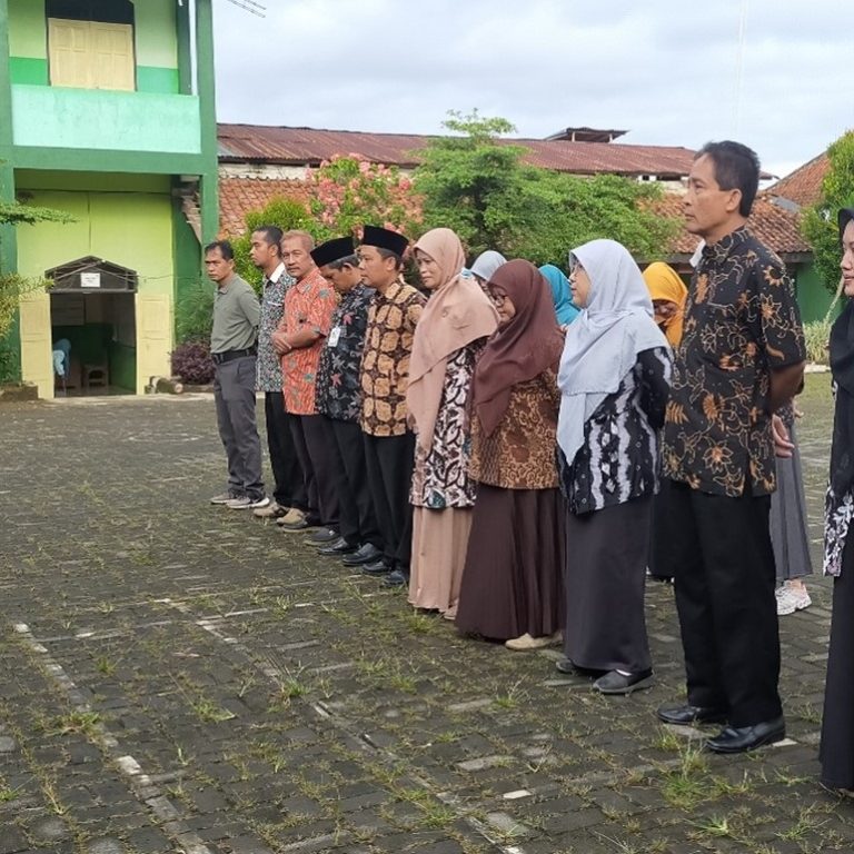 Motivasi Pagi Bekali GTK MTsN 4 Banjarnegara Sebelum Laksanakan Tugas
