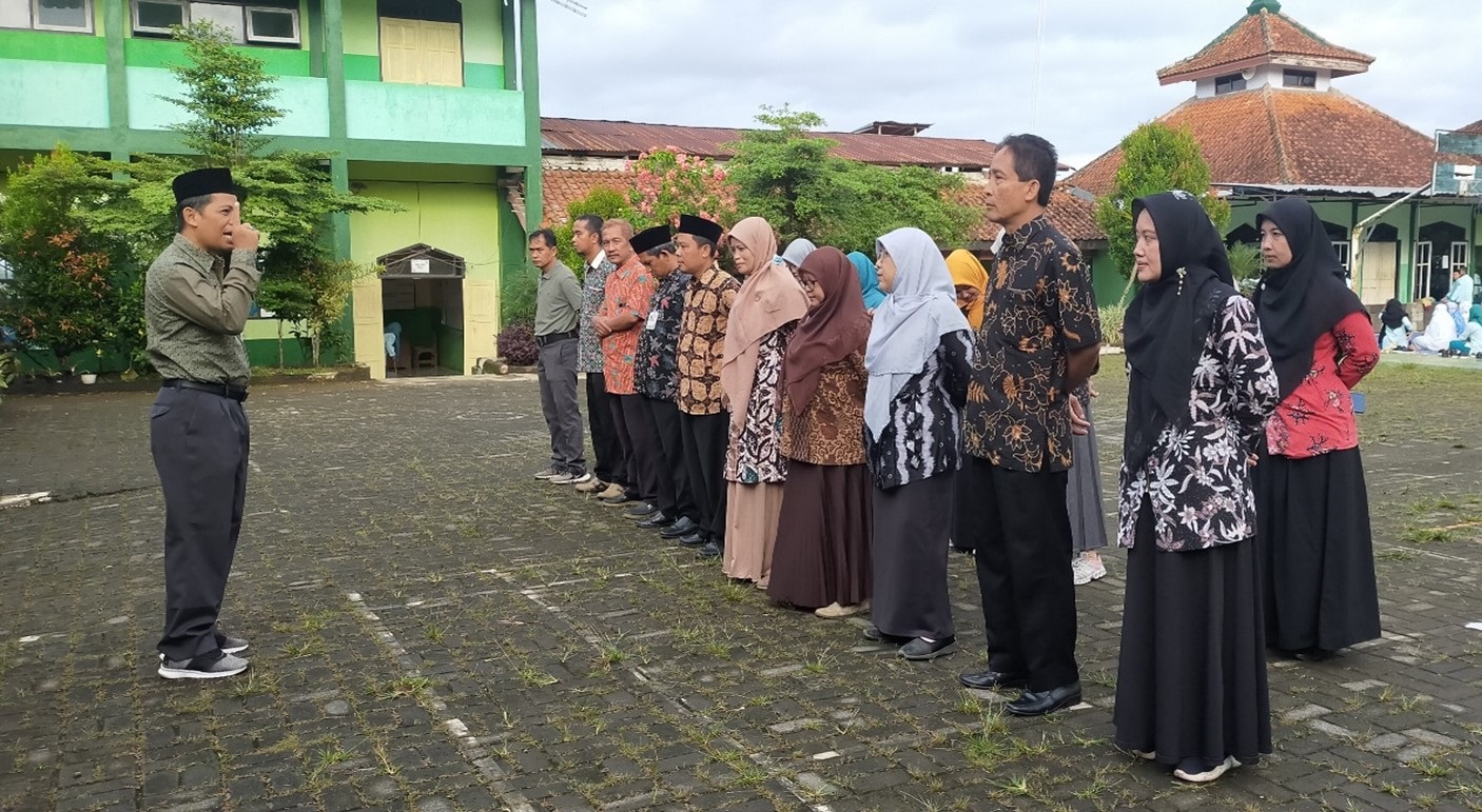 Motivasi Pagi Bekali GTK MTsN 4 Banjarnegara Sebelum Laksanakan Tugas