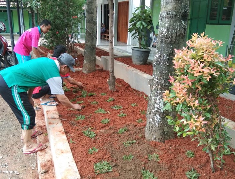 Percantik Taman, MAN 1 Rembang Terus Berbenah
