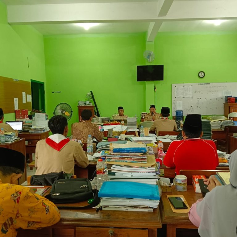 MTsN 1 Rembang Rutinkan Manakib dan Pemberian TTD Setiap Jumat