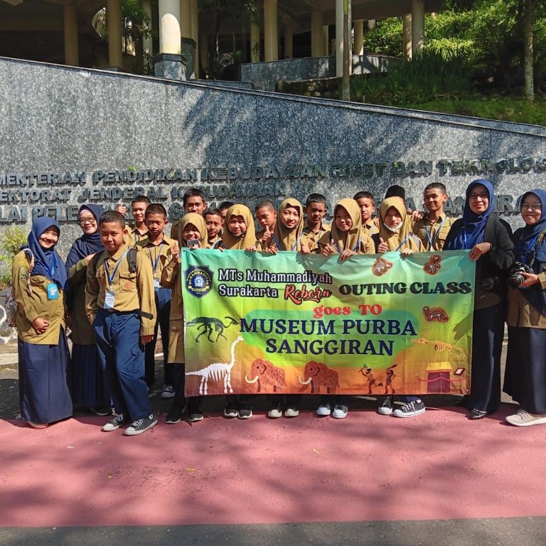 Wisata Edukasi, Siswa MTs Muhammadiyah Surakarta Kunjungi Museum Purbakala Sangiran
