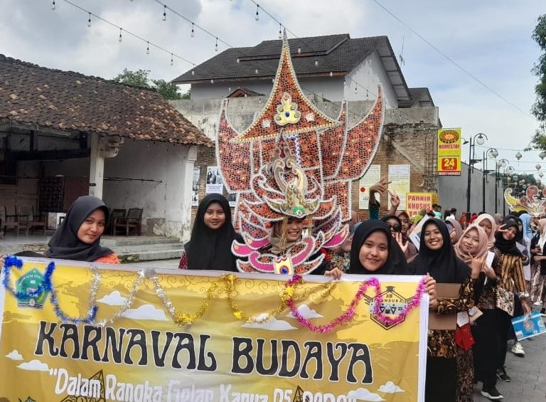 Implementasi Kurikulum Merdeka, MAN 2 Rembang Gelar Karnaval Budaya