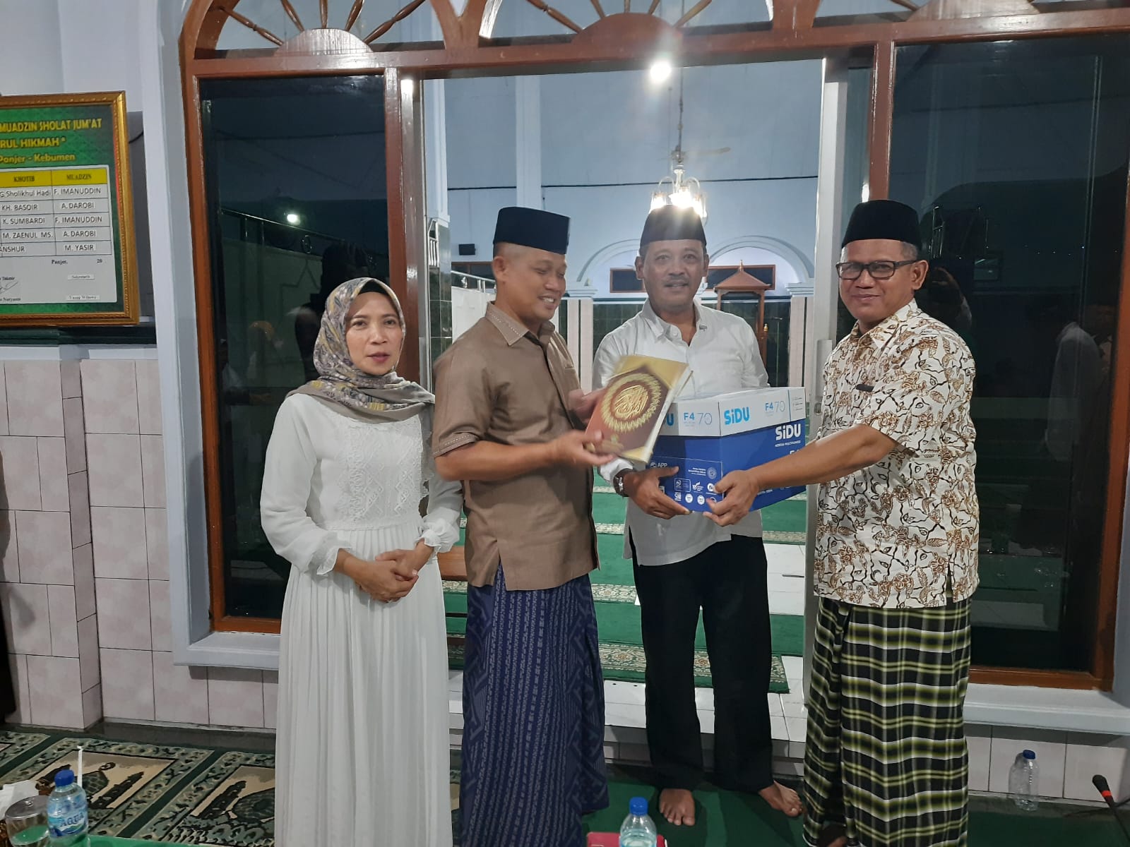 Tarkhim Bersama Bupati, Kakankemenag Berikan Bantuan Al Qur’an