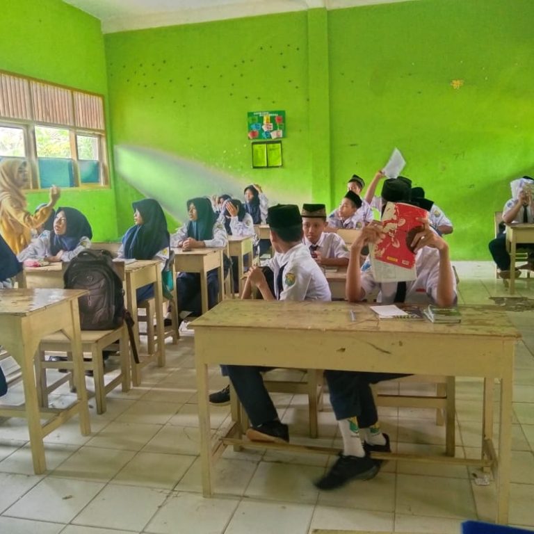 Penyuluh Edukasi Siswa MTsN 4 Rembang Tentang Bahaya Narkoba