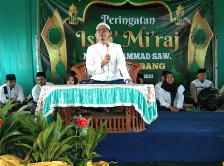 Gus Adib Jelaskan Peristiwa Isro’ Mi’roj kepada Siswa MAN 1 Rembang