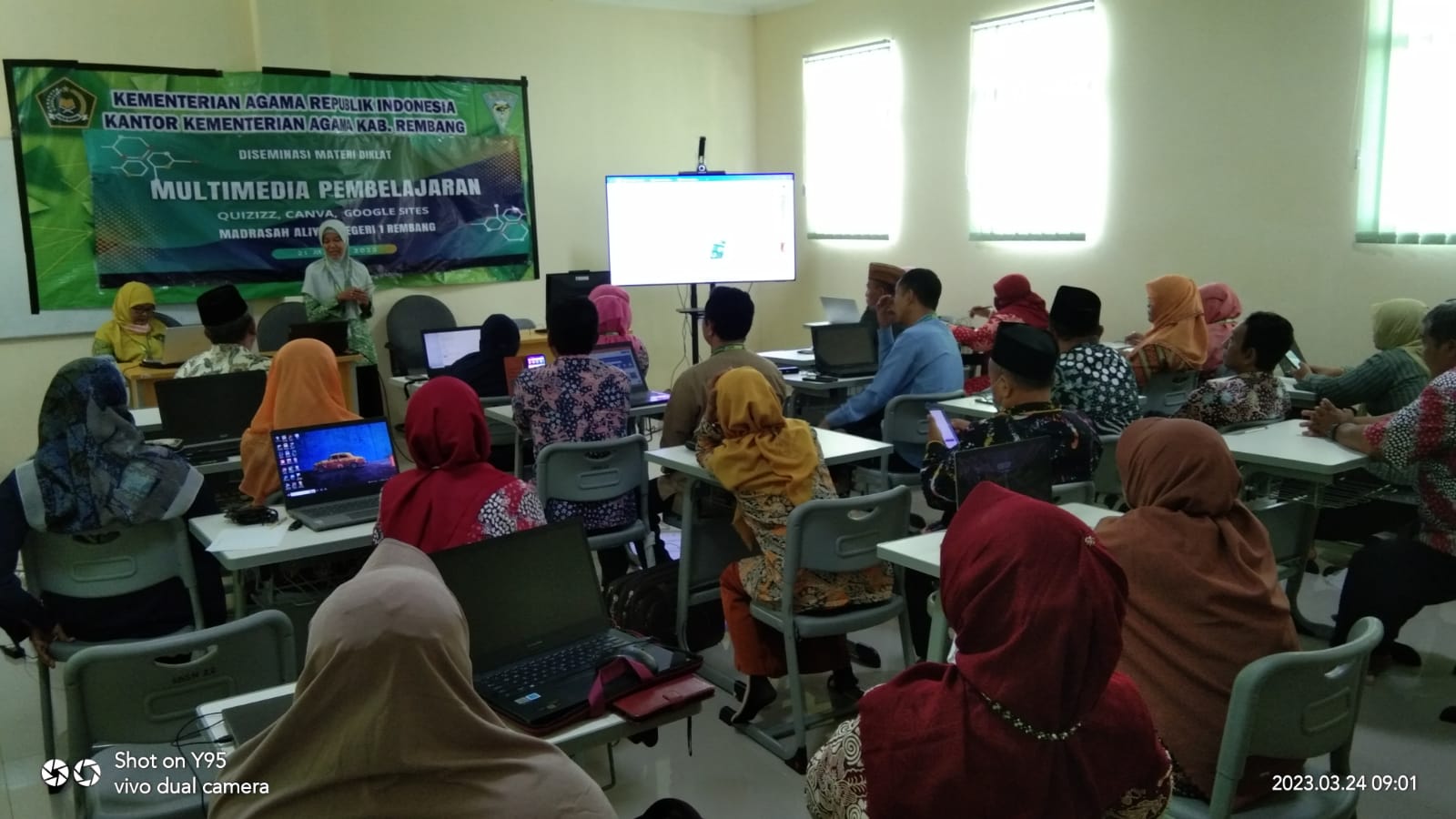 50 Guru MAN 1 Rembang Antusias Ikuti Diseminasi Multimedia Pembelajaran