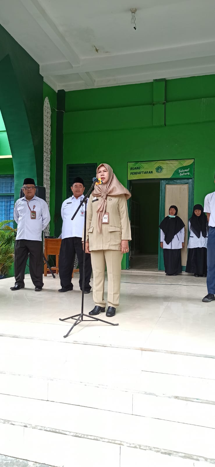 Nisrotun Sosialisasikan APS dan Pencegahan Nikah Dini kepada Siswa MTsN 1 Rembang