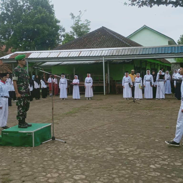 Koramil 09 Pamotan Berikan Pembinaan kepada Siswa MTsN 2 Rembang