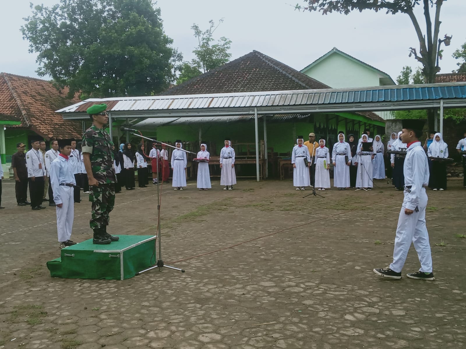 Koramil 09 Pamotan Berikan Pembinaan kepada Siswa MTsN 2 Rembang