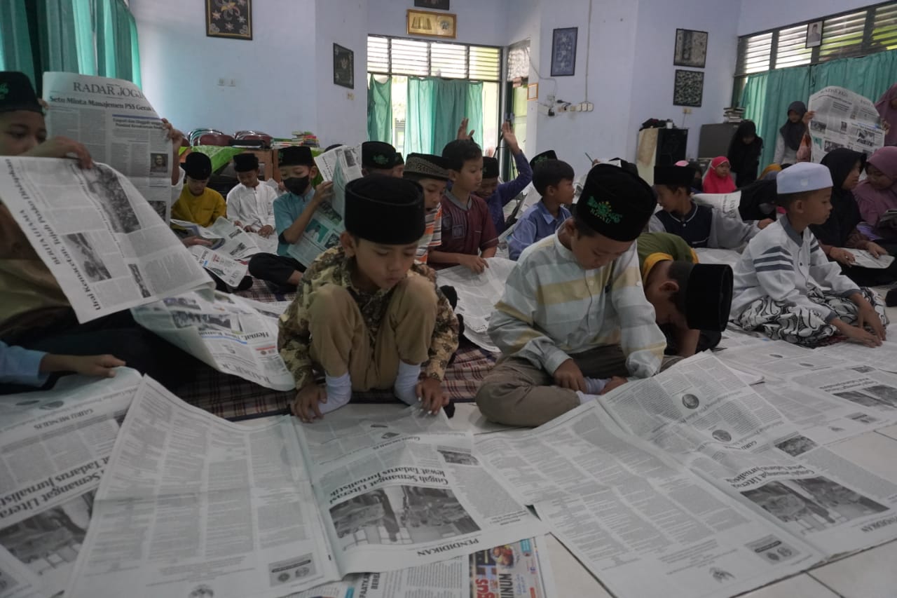 Puluhan Siswa MIN 1 Kebumen Sinau Jurnalistik