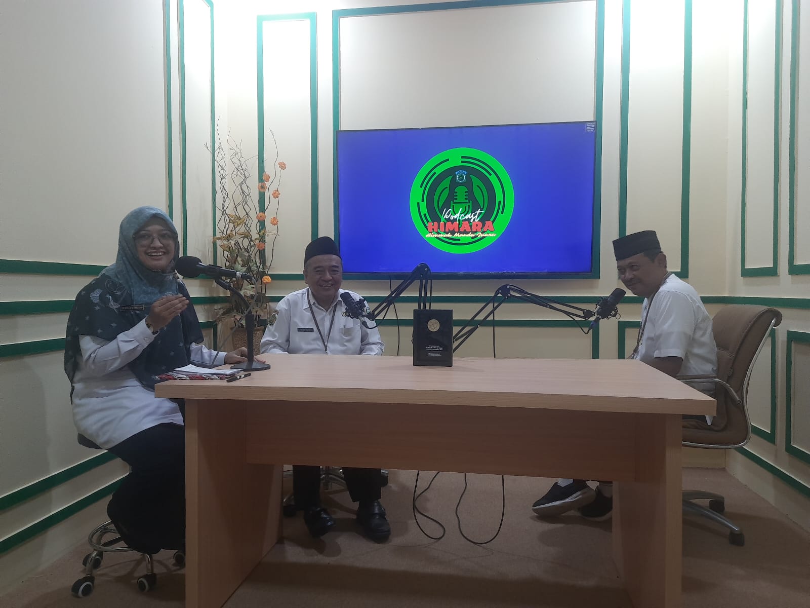 Kepala Kankemenag Kebumen Melaunching Studio Podcast MAN 2 Kebumen