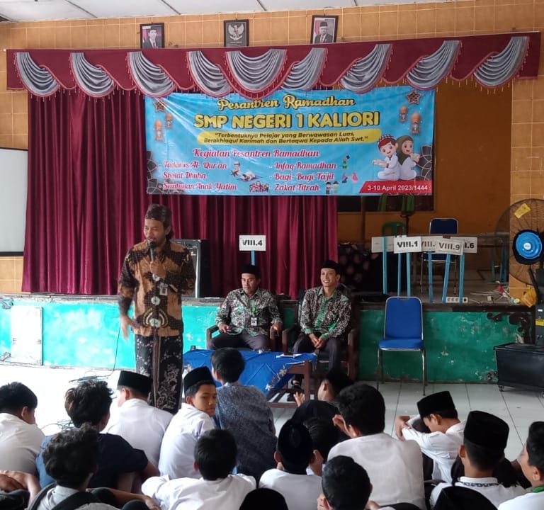 Penyuluh KUA Kaliori Isi Peskil di SMPN 1 Kaliori